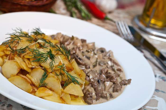 Строганофф с шампиньонами и картофелем Пушкин